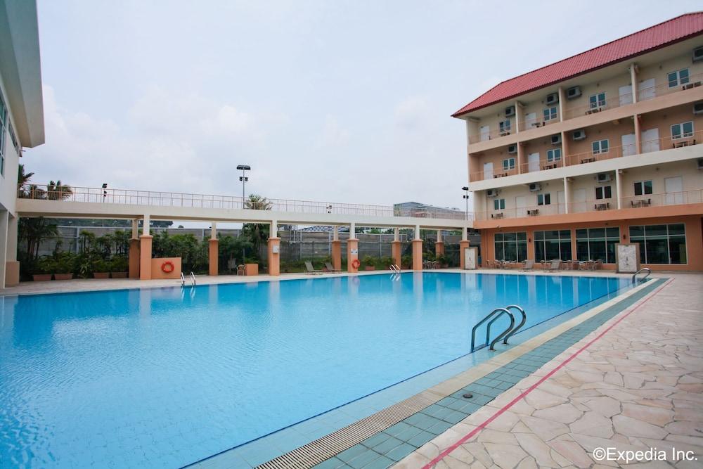Khách sạn hẻo lánh Cove D'arena 3*